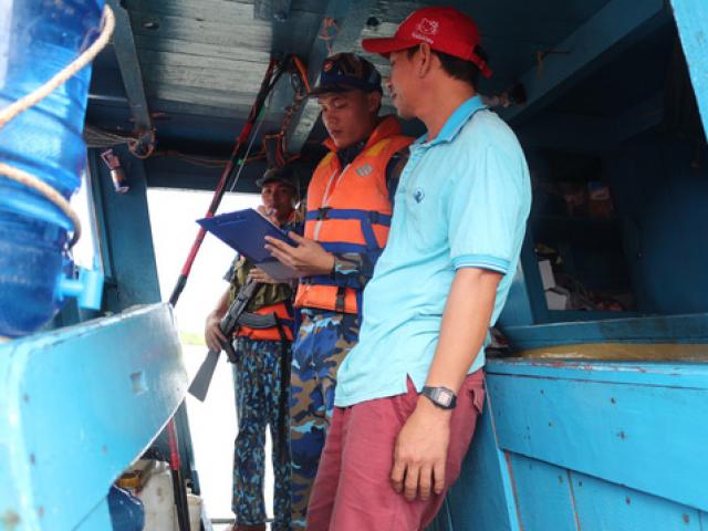 Pháp luật - Cảnh sát biển "vén màn bí mật" bên trong con tàu mang biển số giả