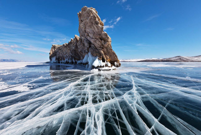 Ogoy là một trong những đảo lớn nhất trên hồ Baikal. Du khách có thể tới đây bằng phà vào mùa hè hay xe mô tô tuyết, xe chó kéo vào mùa đông.