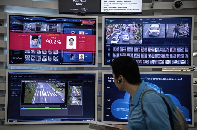 Huawei là nhà cung cấp thiết bị viễn thông lớn nhất thế giới và cung cấp nhiều hệ thống nhận dạng khuôn mặt được các nước sử dụng.