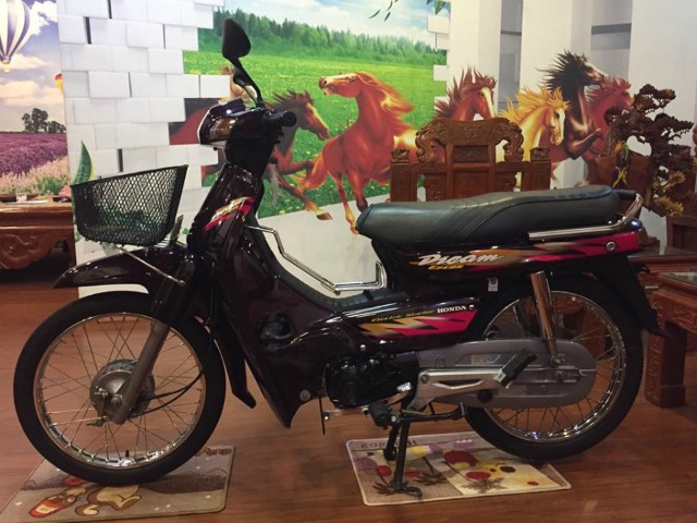 Thế giới xe - Ngắm Honda Dream lùn đời 1998 giá 160 triệu đồng đẹp phát mê