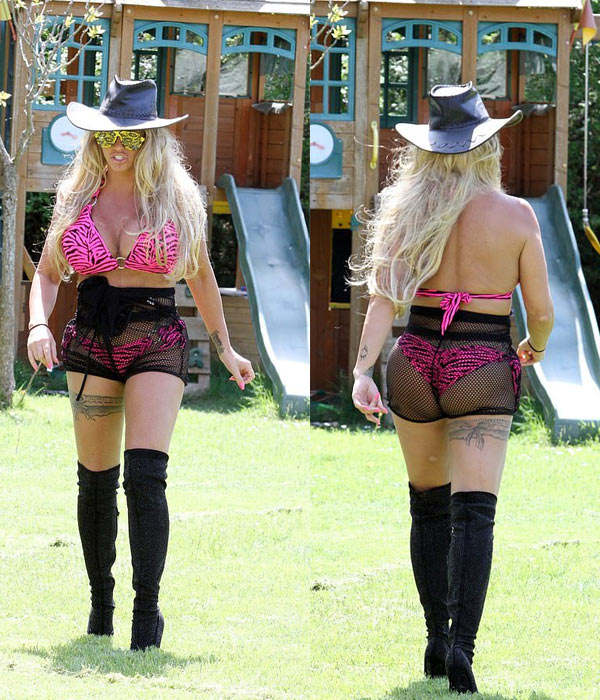 "Siêu phẩm tạp chí đàn ông" nước Anh diện bikini lưới đi cắt cỏ - 3