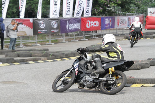 Lần đầu xem đua xe mô tô ở "chảo lửa" Mỹ Đình - 2