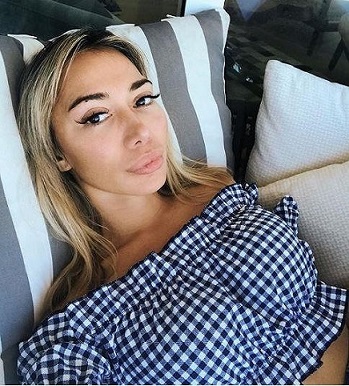 Nữ luật sư thất nghiệp vì... quá đẹp - 2