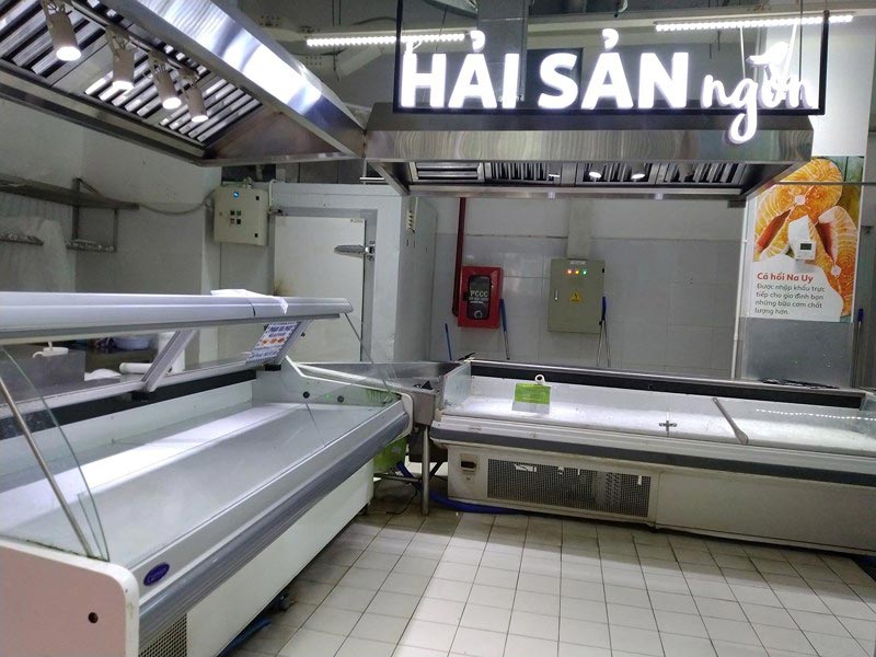 Siêu thị Auchan trống trơn sau 6 ngày xả hàng giảm giá - 4