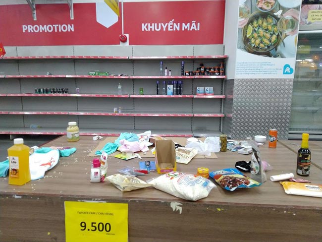 Siêu thị Auchan trống trơn sau 6 ngày xả hàng giảm giá - 5
