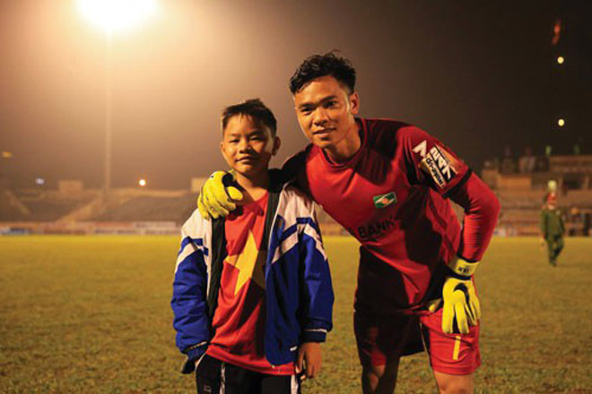 Thủ môn Trần Nguyên Mạnh nói gì trước cơ hội đe dọa vị trí Đặng Văn Lâm? - 2