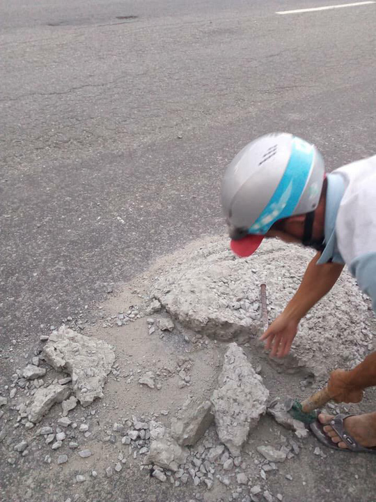 Vụ 2 thợ đá gây "sốt" mạng xã hội: Do đơn vị quản lý đường chưa phát hiện kịp - 2