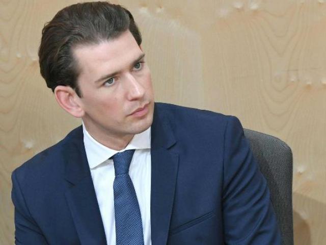 Thế giới - Thủ tướng điển trai, trẻ nhất thế giới bị phế truất