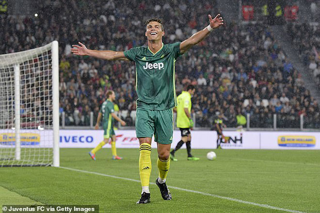 Ronaldo thư hùng dàn SAO huyền thoại: Suýt tái hiện siêu phẩm vào lưới Buffon - 2