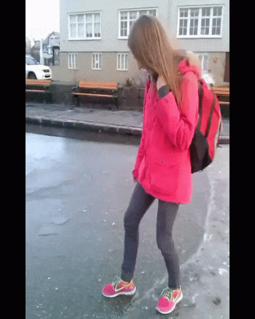 Khi chị em thể hiện lại thành "tấu hài cực mạnh" - 3