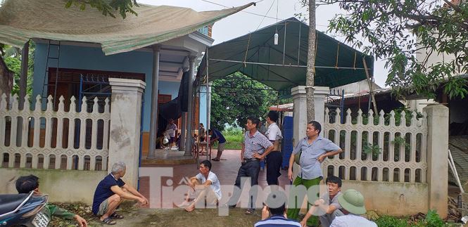 Người thân đau đớn khi đón 3 thi thể vụ chồng giết thai phụ, con gái rồi tự tử - 1