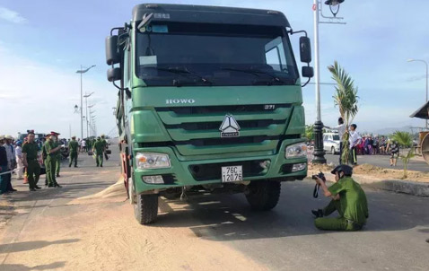 Đi ôn thi tốt nghiệp, nữ sinh lớp 12 bị xe tải tông tử vong - 2