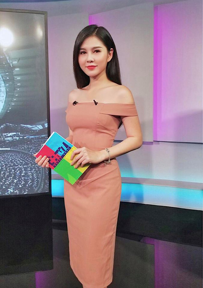 Thu Hoài (sinh năm 1990) hiện là MC của một kênh truyền hình thể thao. 