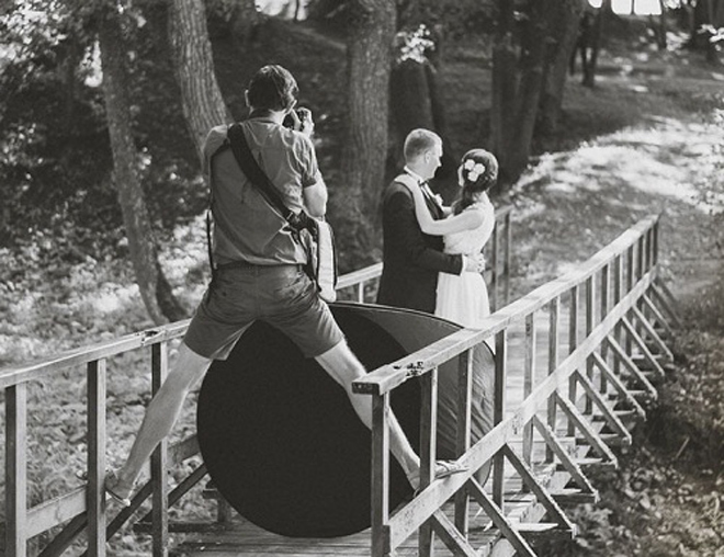 Các nhiếp ảnh gia thích làm "trò cười" khi chụp ảnh cưới - 2