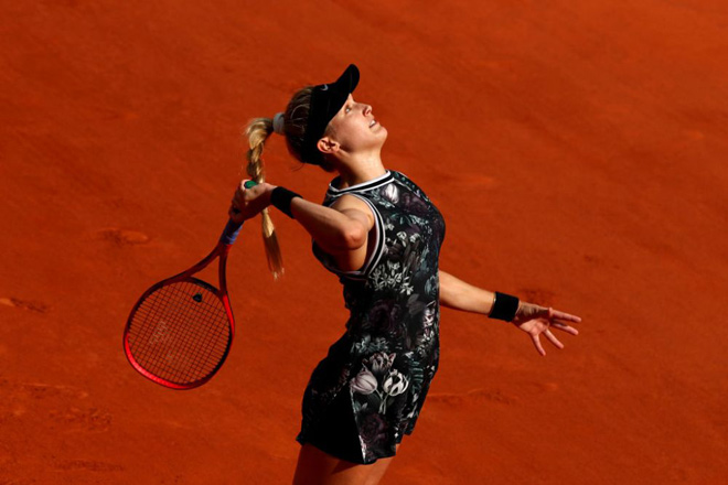 Mỹ nhân tennis Bouchard diện đồ &#34;bốc lửa&#34;, cặp kè trai lạ ở biển - 1