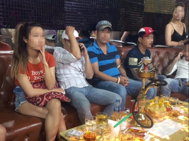 Pháp luật - Dân bay “gãy cánh” trong vũ trường ở Sài Gòn lúc rạng sáng