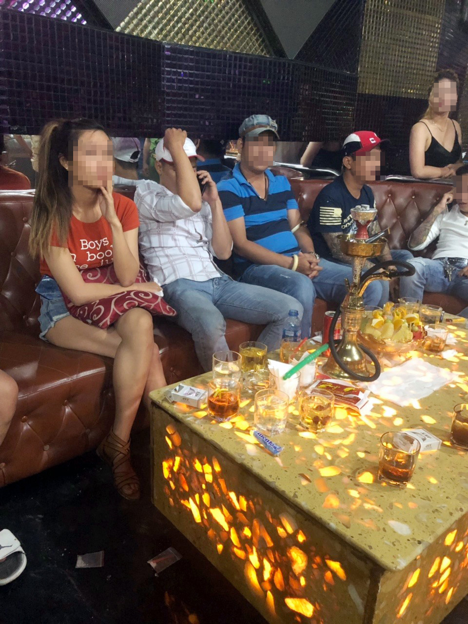 Dân bay “gãy cánh” trong vũ trường ở Sài Gòn lúc rạng sáng - 3