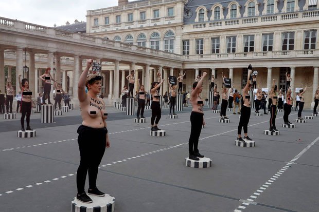 60 cô gái ngực trần náo loạn phố phường Paris - 5