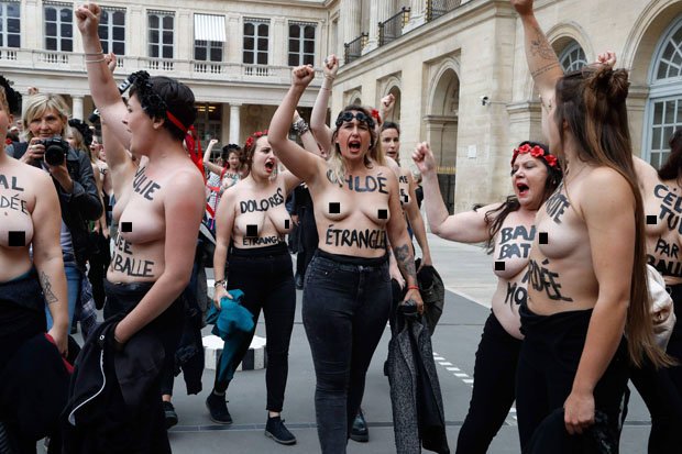 60 cô gái ngực trần náo loạn phố phường Paris - 3