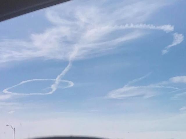 Người dân “bắt quả tang” 6 chiến đấu cơ F-35 Mỹ vẽ hình ”bậy” trên trời
