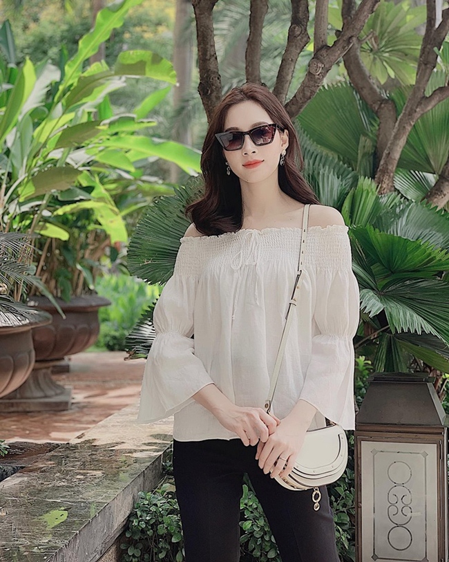 Trước khi yêu và kết hôn với thiếu gia điển trai, trẻ trung Sài thành, Hoa hậu Việt Nam Đặng Thu Thảo từng phát biểu: “Tiền tôi kiếm ra được, dẫu không nhiều bằng những gì các &#34;đại gia&#34; hứa hẹn nhưng cũng đủ cho tôi và gia đình một cuộc sống không thiếu thốn.&nbsp;&nbsp; Tôi không muốn nhận những thứ không thuộc về mình. Người ta hay nói &#34;muốn người khác không biết trừ khi đừng làm&#34;, tôi không muốn đánh mất sự tự trọng của bản thân và sự trân trọng của những người xung quanh bằng những cuộc đổi chác&#34;.&nbsp;