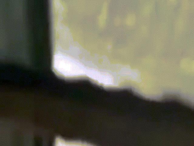 Phi thường - kỳ quặc - Đang chạy xe, bị thanh sắt dài ngoằng từ đâu lao xuyên kính găm trúng ghế lái xe