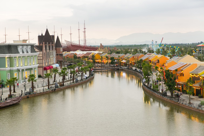 Bạn nhỏ các nước lạc lối trên đảo dân gian tại Vinpearl Land Nam Hội An - 1