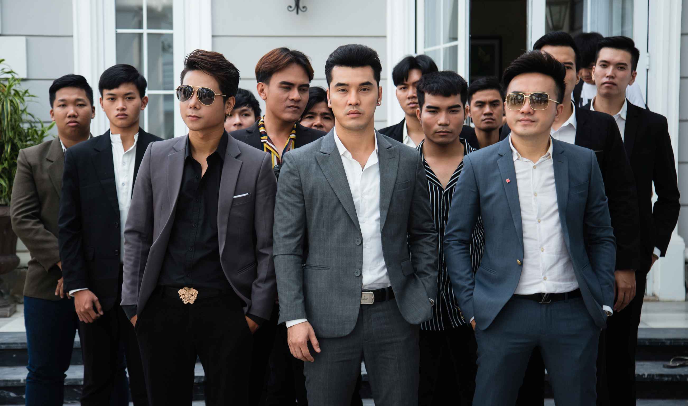 Ưng Hoàng Phúc: “Tôi ngồi xe lăn, mổ đi mổ lại 4 lần” - 3