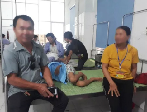 Cần khởi tố công an viên còng tay, "tra tấn" bé gái thiểu năng - 1