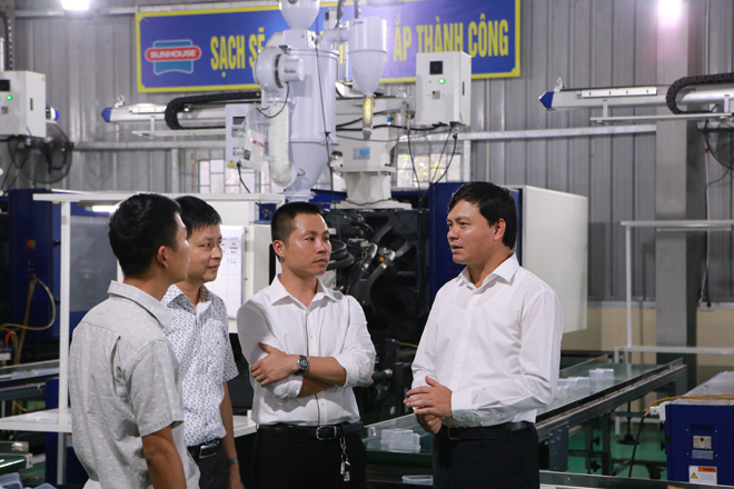 Shark Phú: Cơ hội của doanh nghiệp Việt trước cuộc chiến thương mại Mỹ - Trung - 1