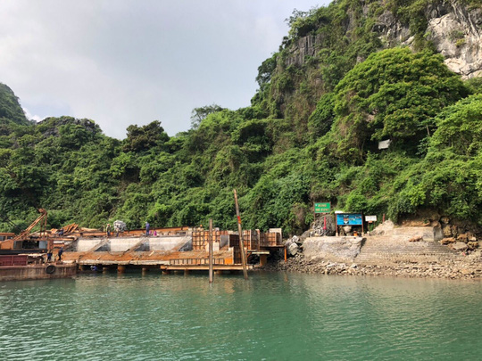 Bê-tông "gặm nhấm" vùng lõi vịnh Hạ Long - 1