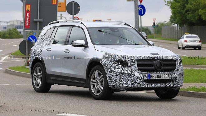 Loạt ảnh chạy thử của Mercedes-Benz GLB phiên bản thương mại trước ngày ra mắt - 1