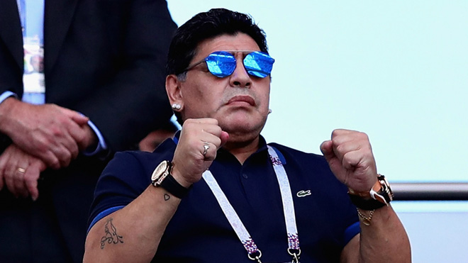 Tin HOT bóng đá tối 2/6: Huyền thoại Maradona lại gặp bất ổn về sức khỏe - 1