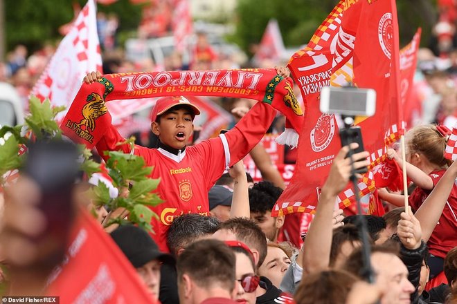 Liverpool rước cúp vô địch Champions League: HLV Klopp rạng rỡ, bùng nổ đại tiệc - 7