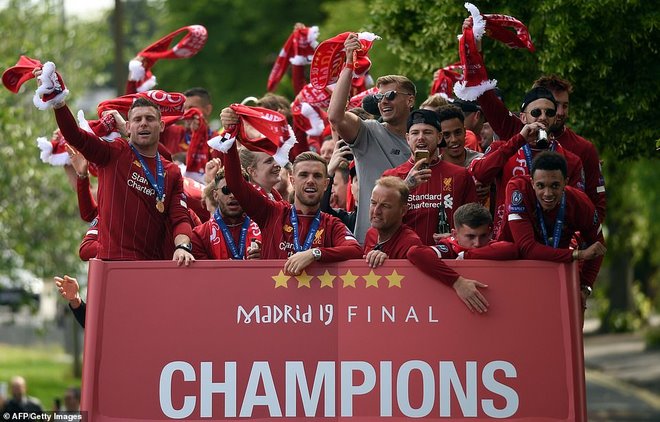 Liverpool rước cúp vô địch Champions League: HLV Klopp rạng rỡ, bùng nổ đại tiệc - 8