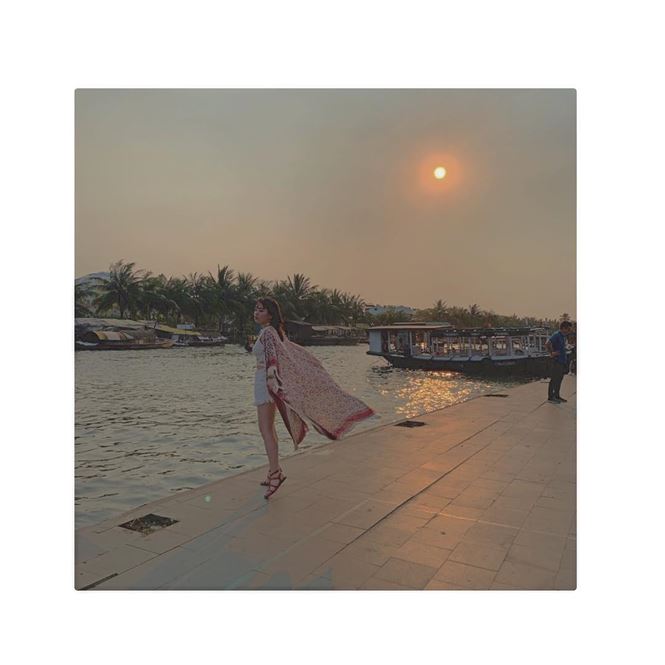 "Nữ thần học đường" Nhật Bản khoe dáng với bikini ở Việt Nam - 6