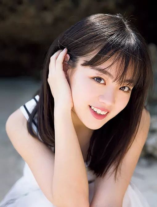 "Nữ thần học đường" Nhật Bản khoe dáng với bikini ở Việt Nam - 12