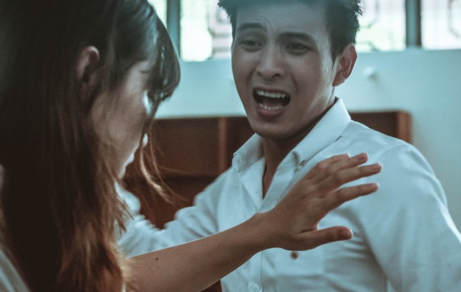 Chồng vũ phu, cờ bạc nhưng không dám ly hôn chỉ vì sợ điều này - 1