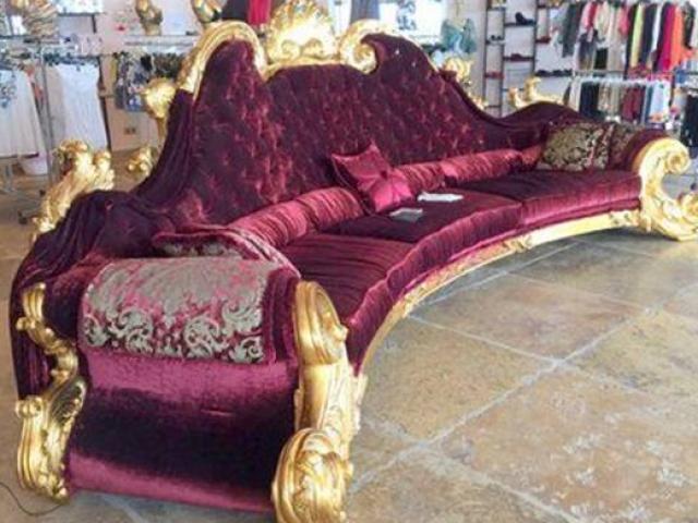 Thị trường - Tiêu dùng - "Khối gỗ" tiền tỷ sang chảnh, ngồi một chút vàng bao quanh người