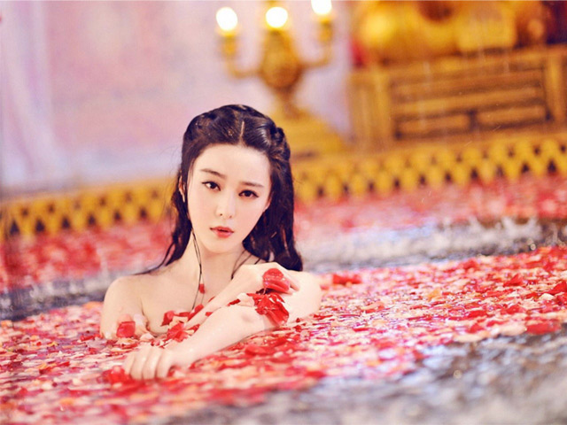 Làm đẹp - Tuyệt kỹ gợi cảm của 3 nữ hoàng, hoàng hậu "trác táng" nhất lịch sử nhân loại