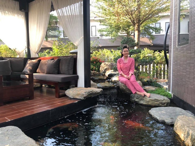 Nữ diễn viên cho biết cô cảm thấy thư giãn, thoải mái và được tịnh tâm khi trở về tổ ấm sau một ngày làm việc căng thẳng.