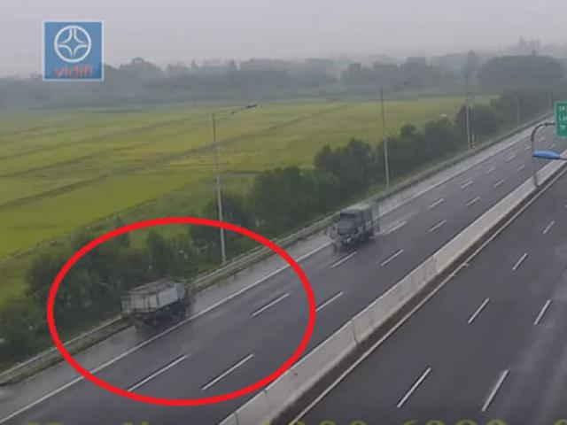 Tin tức trong ngày - Nữ tài xế phóng xe ngược chiều trên cao tốc khiến cư dân mạng phẫn nộ lĩnh phạt