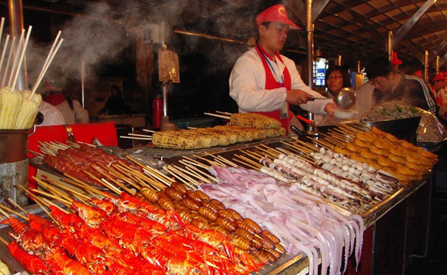 Đến Trung Quốc du khách có thể sợ "chết ngất" với những món ăn đường phố này - 3