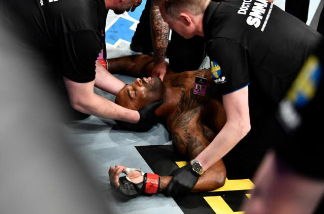 UFC tàn khốc: 42 giây khiến đối thủ nằm bất động, võ sĩ bỏ túi 11 tỷ đồng - 2