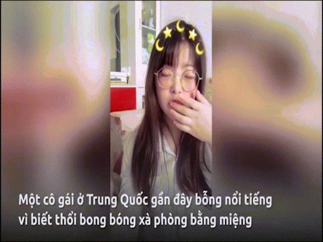 Bạn trẻ - Cuộc sống - Hot girl thổi bóng xà phòng bằng miệng gây sốt