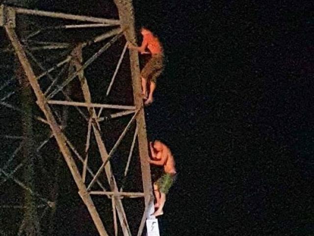 2 anh em mắc kẹt trên cột điện cao thế 220 KV suốt gần 4 giờ trong đêm
