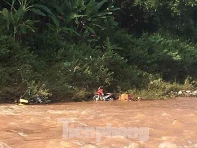 Tin tức trong ngày - Phát hiện thi thể cán bộ Ủy ban MTTQ trên sông Kỳ Cùng