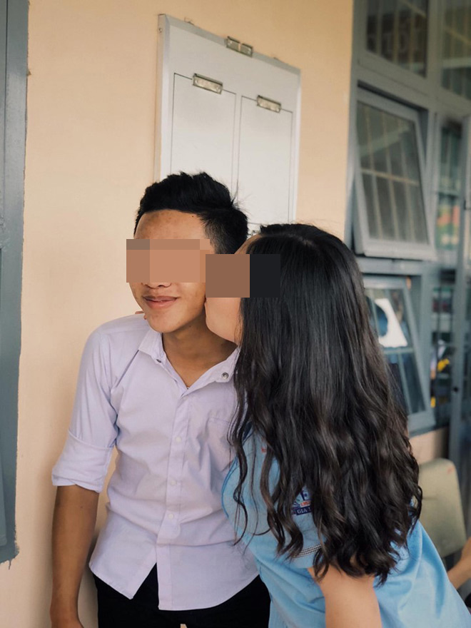 Nữ sinh hôn má tất cả chàng trai cùng lớp trong ngày tạm biệt cấp 3 - 6