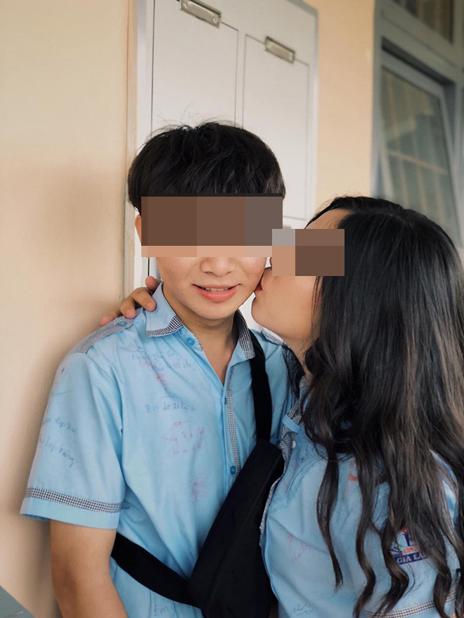 Nữ sinh hôn má tất cả chàng trai cùng lớp trong ngày tạm biệt cấp 3 - 3