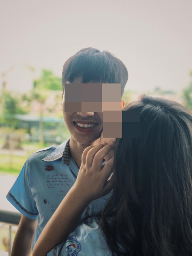 Nữ sinh hôn má tất cả chàng trai cùng lớp trong ngày tạm biệt cấp 3 - 5